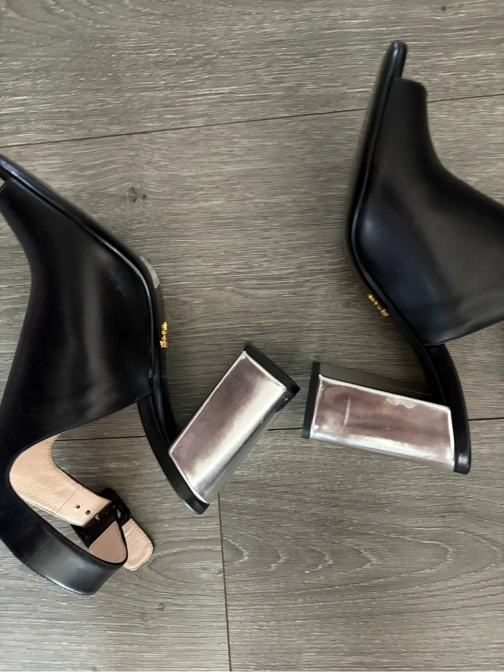 Prada chic black